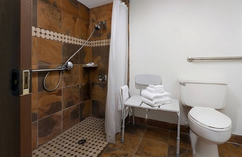Casper Casa | Enjoy the Convenient Airport Shuttle, Indoor Pool, Onsite Bar & Restaurant