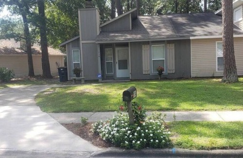 Jacksonville Casa | Enjoy the entire home and savor your privacy!