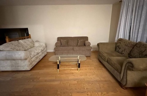South Stormont Casa | Enjoy the Full House, 3 bedroom, 3 queen bed+1sofa Bed