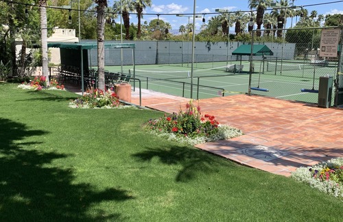 Palm Springs Complejo | Enjoy the Holidays at the beautiful Palm Springs Tennis Club...
