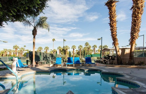 Palm Springs Complejo | Enjoy the Holidays at the beautiful Palm Springs Tennis Club...