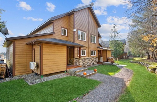 Lachute Chalet De Esquí | Enjoy The Laurentians all year round!
