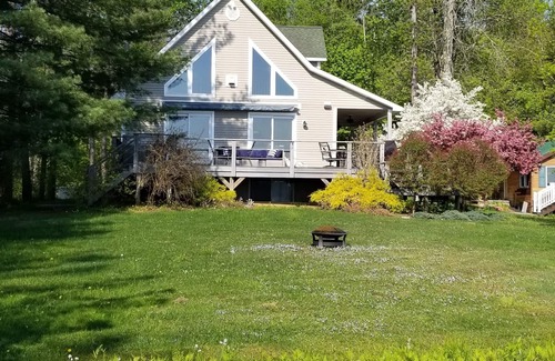 Broadalbin Casa | Enjoy the Leisurely Camp Life - Galway Lake Spacious Waterfront Home