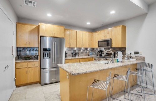 Chino Canyon Casa | Enjoy the MorningSun in a Stylish Townhouse with Private Spa & Putting Green