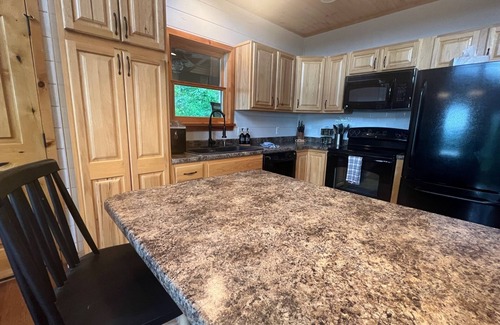 Franklin Cabina | Enjoy the mountain view @ Panoramic Point a modern cabin w/Hot Tub+Wifi+Gameroom