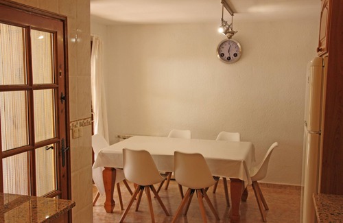 Calonge Villa | Disfrute de la paz con las comodidades del hogar en una hermosa región.