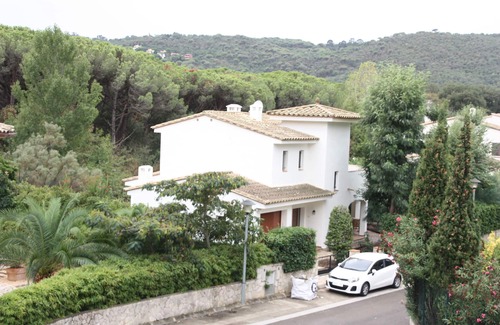 Calonge Villa | Disfrute de la paz con las comodidades del hogar en una hermosa región.