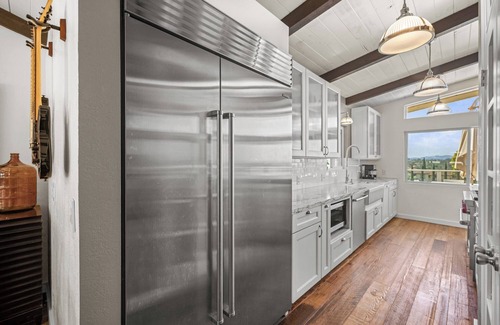 Fallbrook Casa | Enjoy the peaceful and relaxing time at windmill winery house!