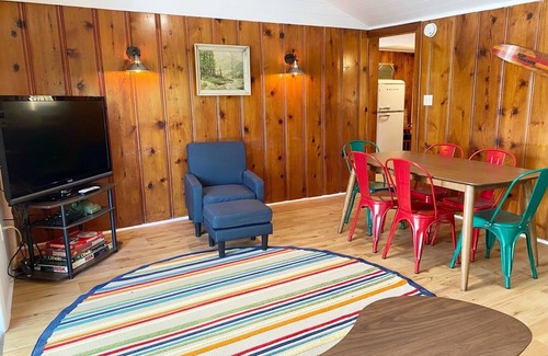 Camdenton Cabina | Enjoy the Quiet Side of the Lake With Resort Amenities + Pool. Pet friendly!