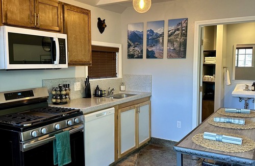 Arrowbear Lake Cabina | Enjoy the Season at Deer Lodge, only 11 Minutes from Snow Valley Resort!