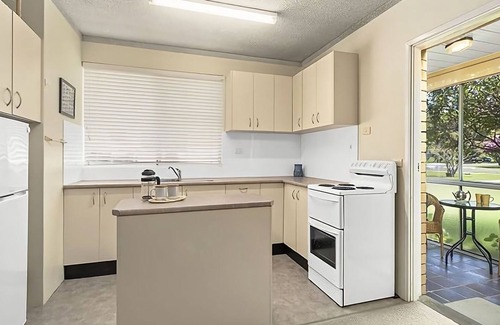 Urunga Apartamento | Enjoy the very best of the coastal lifestyle in this ground-floor, two-bedroom apartment
