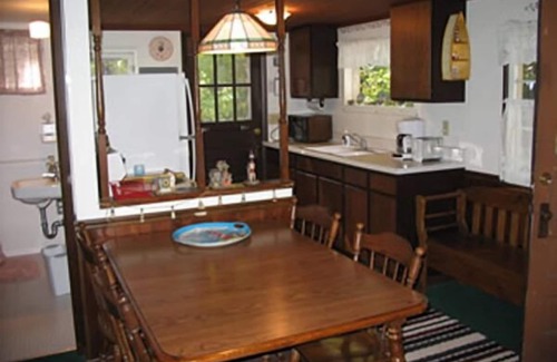 Baileys Harbor Cabaña | ¡Disfruta de la vista en esta pintoresca cabaña frente al lago!
