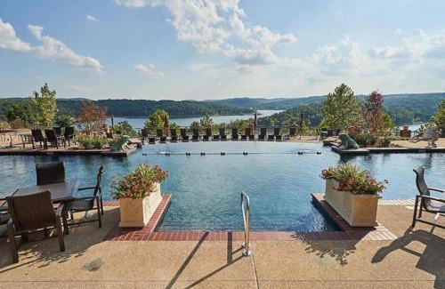 Ridgedale Casa | Enjoy the views of Table Rock Lake in this 2BD resort condo