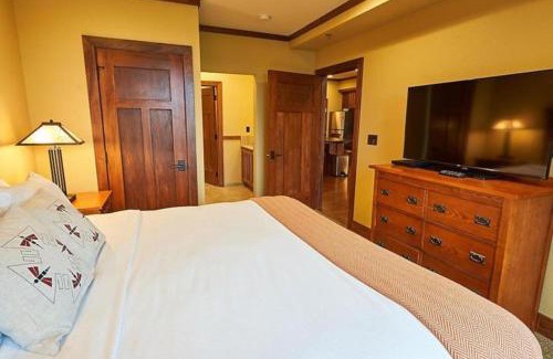 Ridgedale Casa | Enjoy the views of Table Rock Lake in this 2BD resort condo