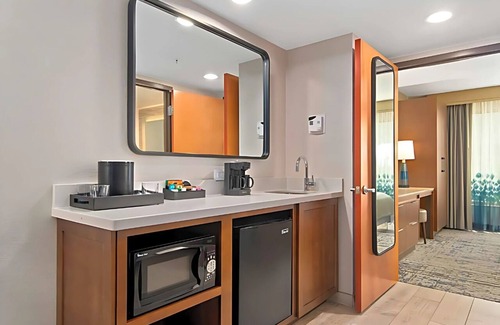 Southwest Anaheim Hotel | Enjoy Theme Park Proximity - 2 Spacious Suites Near Attractions. Pets Allowed!
