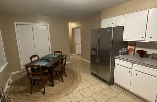 Elizabethtown Casa | Enjoy this 4 bedroom 3 bath house sleeps 7. Close to Elizabethtown Sports Park
