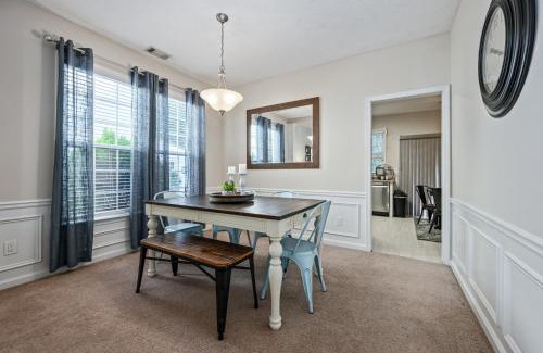 Woodstock Casa | Enjoy This Amazing Home With Porch & Grill Near DT