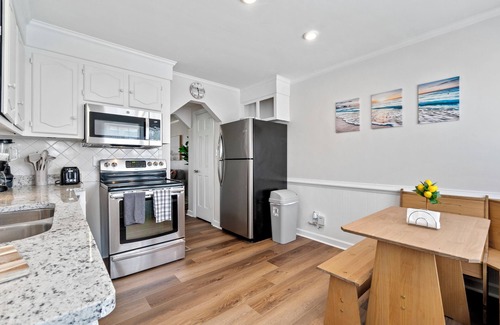 Chic's Beach Casa | Enjoy this charming Virginia Beach unit steps to the beach & updated throughout!