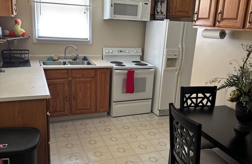 West Price Hill Casa | Enjoy this cozy 3-bedroom, 7-bed home near Cincinnati's arenas and attractions.