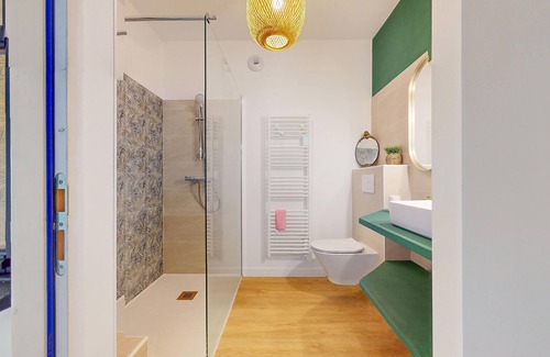Nalliers Casa | Enjoy this modern and contemporary villa with many amenities.