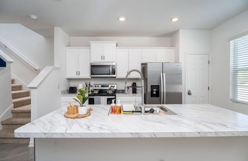 Baymeadows Casa | Enjoy this modern brand-new townhouse located in the heart of Jacksonville.