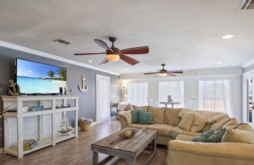 New Orleans East Area Casa | Enjoy this serene waterfront getaway with boat dock and deck.