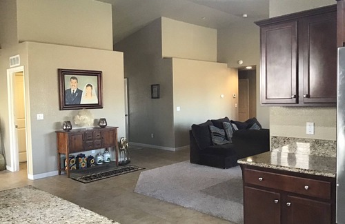 Lemoore Casa | Enjoy this warm residential property located near hwy 198 and hwy 41.