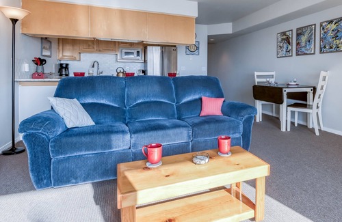 Lincoln City Condominio | Enjoy views of Siletz Bay from this 3rd Floor Condo. beach access, Taft District