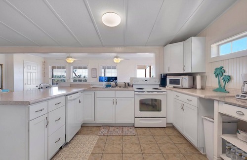 Salem Casa | Enjoy water views from our covered deck + dock, pet friendly - 1 mile to Keaton