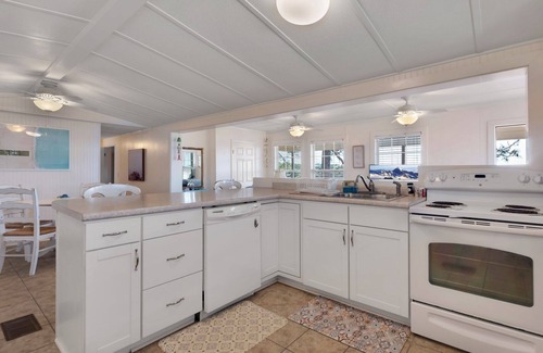 Salem Casa | Enjoy water views from our covered deck + dock, pet friendly - 1 mile to Keaton