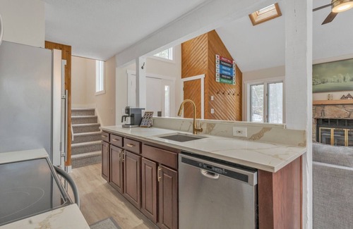 White Haven Casa | Enjoy Winter in the Poconos - New Renovated Ski In / Out to Jack Frost Mtn.