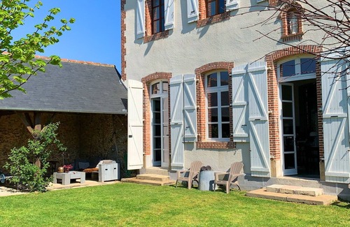 Troche Casa | Disfrute de sus vacaciones en una antigua escuela en el Limousin francés