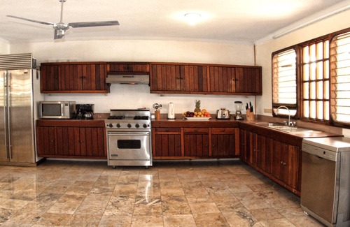 Isla Mujeres Casa | ¡Disfruta de tu propia playa privada en esta increíble propiedad de lujo frente al mar!