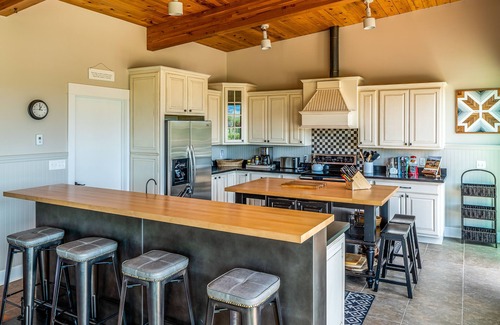 Livingston Casa | Enjoy your own stretch of the Yellowstone at Mayfly Manor