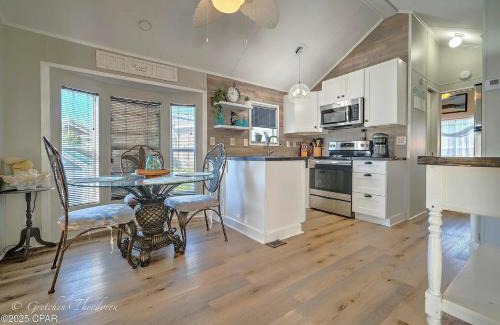 Upper Grand Lagoon Casa | Enjoy your quiet vacation at Butler's Beach Retreat!