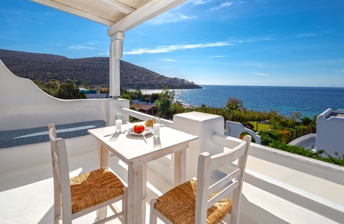 Karystos Apartamento | ¡Disfrute de su estadía en Karystos Villas con una maravillosa vista sobre el mar!