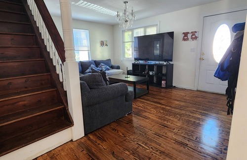 Cranford Casa | Enjoy your stay in a quiet neighborhood Pet friendly