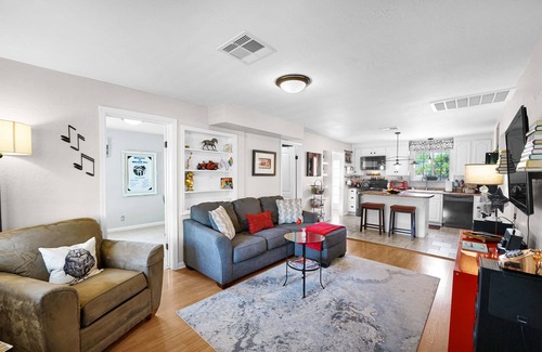 Coronado Casa | Enjoy your stay in a simpler time when hosts went out of their way