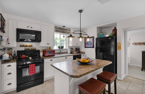 Coronado Casa | Enjoy your stay in a simpler time when hosts went out of their way