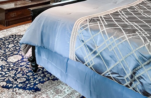 Winchendon Casa | Enjoy your stay in an antique home in an antique toy museum!