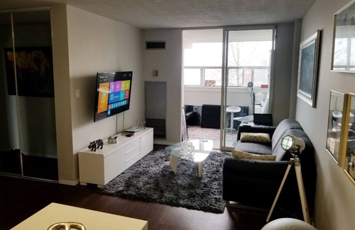 Parkdale Apartamento | Enjoy your Stay in the Beautiful King West Liberty Village/ Parkdale Area!