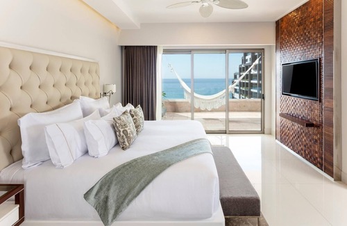 Juárez Complejo | Disfrute su estancia vacacional en un hotel 5 diamantes en Cabo San Lucas