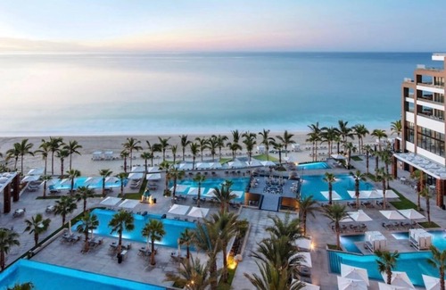 Juárez Complejo | Disfrute su estancia vacacional en un hotel 5 diamantes en Cabo San Lucas