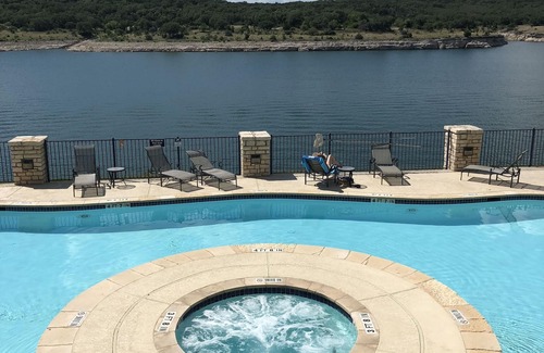 Lago Vista Condominio | Disfrute de sus maravillosas vacaciones en Lakeside Escape
