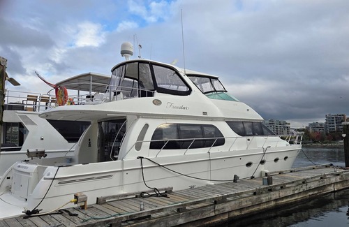 Central Alquiler De Eote | Enjoyable 3-bedroom luxury boat with WiFi in Vancouver