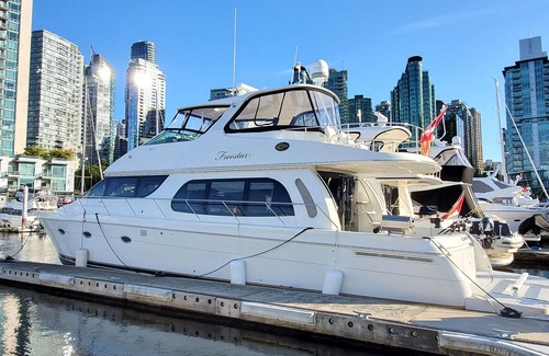 Central Alquiler De Eote | Enjoyable 3-bedroom luxury boat with WiFi in Vancouver