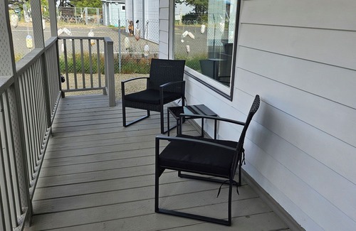Long Beach Casa | Enjoyable 3-bedroom house with access to the beach