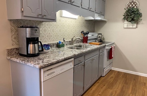 High Point Condominio | Enjoyable & Comfortable Ground Level Condo