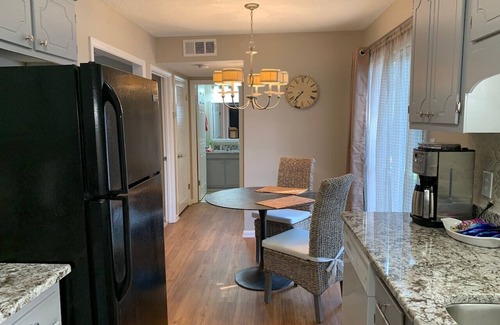 High Point Condominio | Enjoyable & Comfortable Ground Level Condo