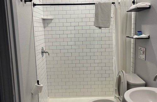 St. Marys Hotel | Enjoyable hotel with AC in charming St. Marys